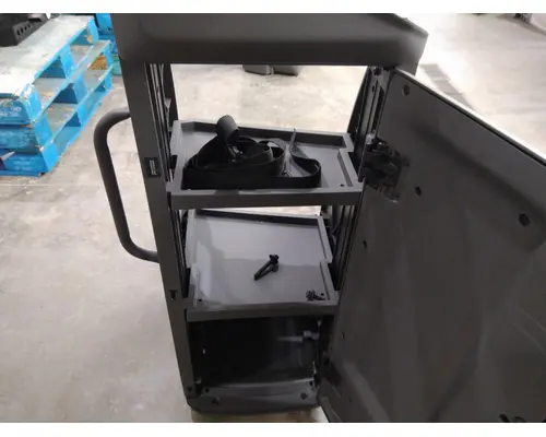 INTERNATIONAL LT SLEEPER CLOSET