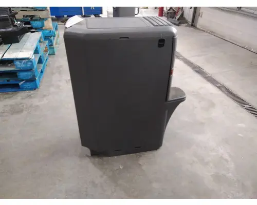 INTERNATIONAL LT SLEEPER CLOSET