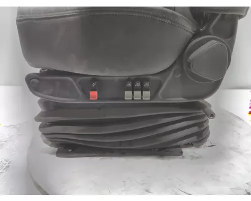 INTERNATIONAL LT Seat, Front