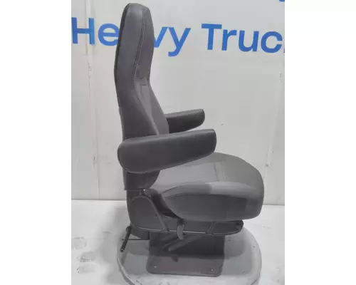 INTERNATIONAL LT Seat, Front