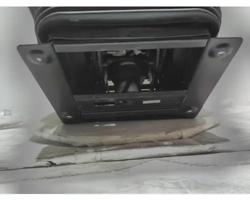 INTERNATIONAL LT Seats