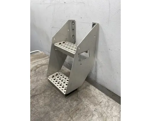 INTERNATIONAL LT Step