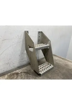 INTERNATIONAL LT Step