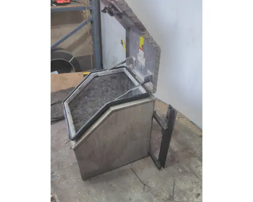 INTERNATIONAL LT TOOL BOX