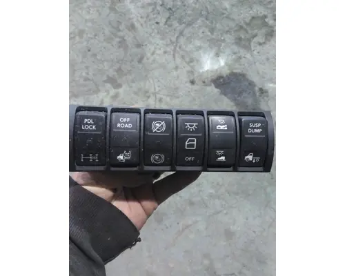 INTERNATIONAL LT TRACTION CONTROL SWITCH