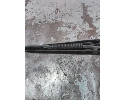 INTERNATIONAL LT WINDSHIELD WIPER ARM