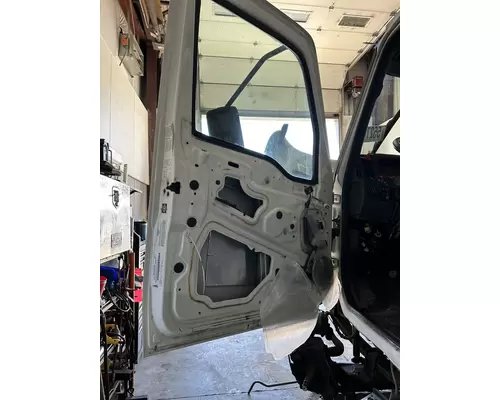 INTERNATIONAL MV607 Door Assembly, Front