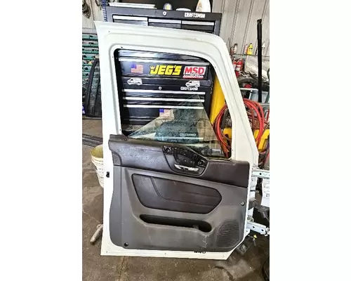 INTERNATIONAL MV607 Door Assembly, Front