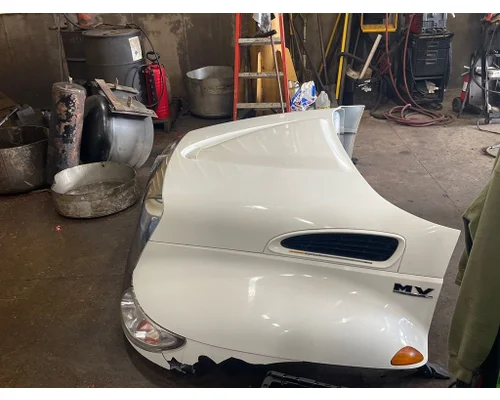 INTERNATIONAL MV607 Hood