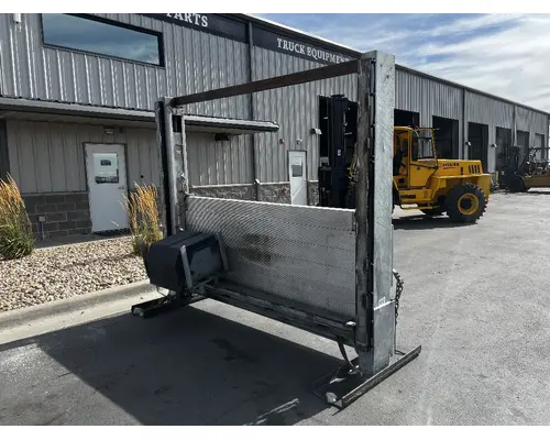 INTERNATIONAL MV607 Liftgate