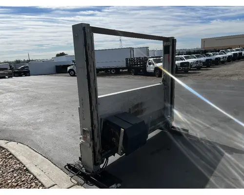 INTERNATIONAL MV607 Liftgate