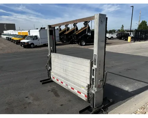 INTERNATIONAL MV607 Liftgate