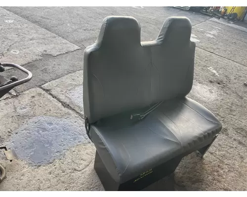 INTERNATIONAL MV607 Seat, Front