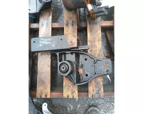 INTERNATIONAL MV CAB MOUNT,BRACKET