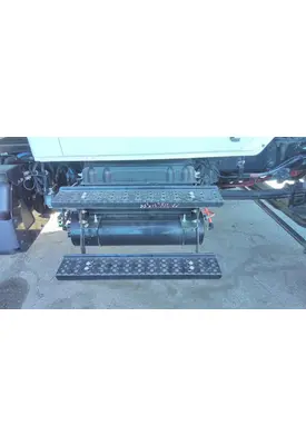 INTERNATIONAL MV CAB STEP