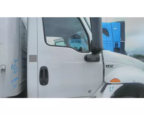 INTERNATIONAL MV CAB