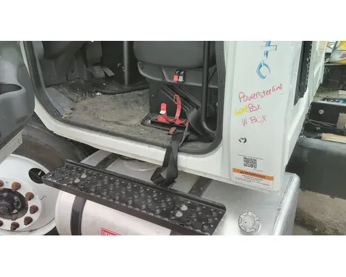 INTERNATIONAL MV CAB