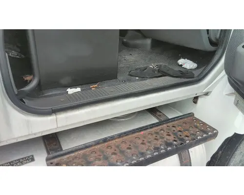 INTERNATIONAL MV CAB