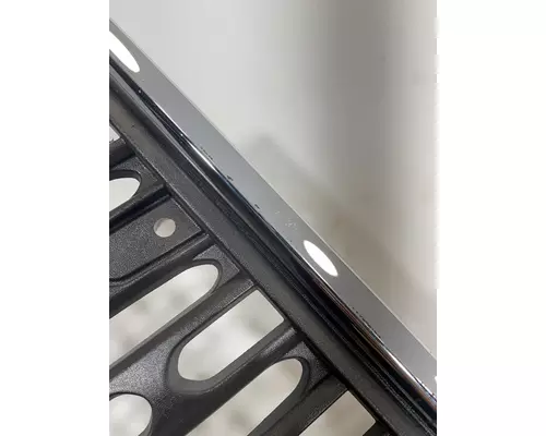 INTERNATIONAL MV Grille