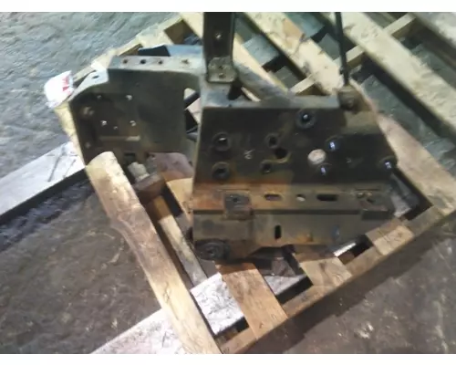 INTERNATIONAL MV SPRING HANGER