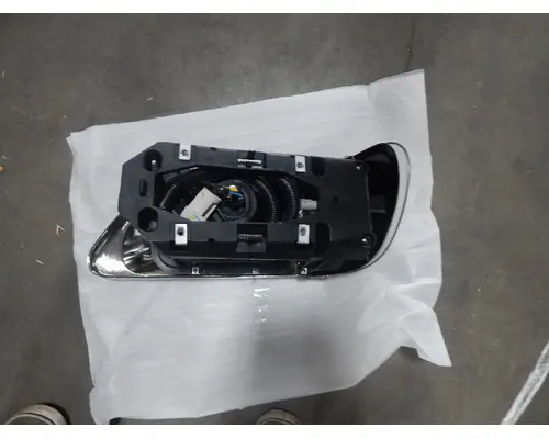 INTERNATIONAL MXT Headlamp Assembly