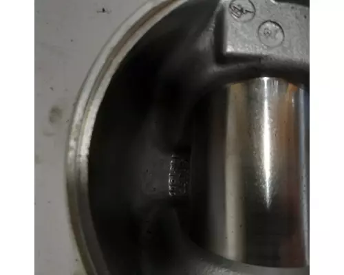 INTERNATIONAL MaxxForceDT Piston