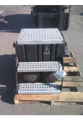 INTERNATIONAL PROSTAR 113 BATTERY BOX