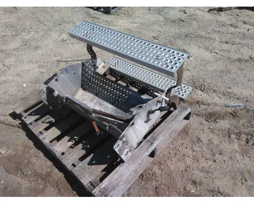 INTERNATIONAL PROSTAR 113 BATTERY BOX