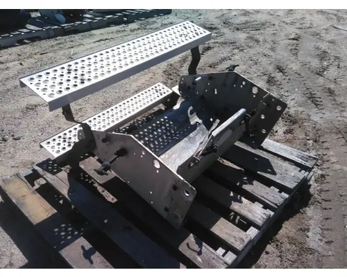 INTERNATIONAL PROSTAR 113 BATTERY BOX