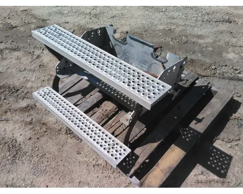 INTERNATIONAL PROSTAR 113 BATTERY BOX