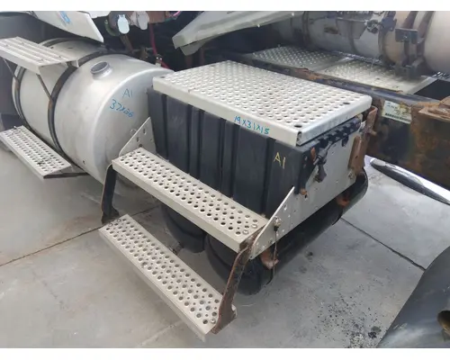 INTERNATIONAL PROSTAR 113 BATTERY BOX