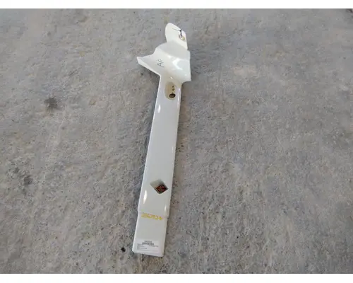 INTERNATIONAL PROSTAR 113 CAB SKIRT FILLER PANEL