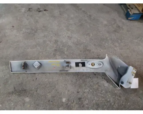 INTERNATIONAL PROSTAR 113 CAB SKIRT FILLER PANEL