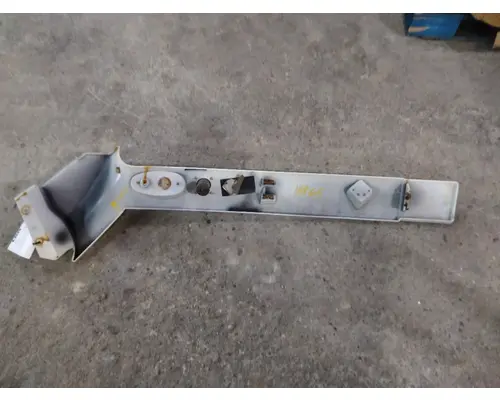 INTERNATIONAL PROSTAR 113 CAB SKIRT FILLER PANEL