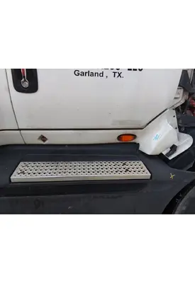 INTERNATIONAL PROSTAR 113 CAB SKIRT FILLER PANEL