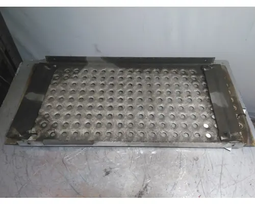 INTERNATIONAL PROSTAR 113 DECK (CATWALK) STEP