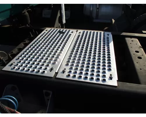 INTERNATIONAL PROSTAR 113 DECK (CATWALK) STEP