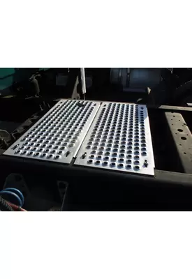 INTERNATIONAL PROSTAR 113 DECK (CATWALK) STEP
