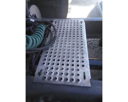 INTERNATIONAL PROSTAR 113 DECK (CATWALK) STEP