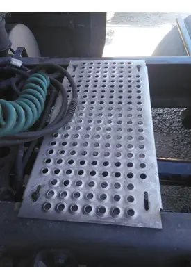 INTERNATIONAL PROSTAR 113 DECK (CATWALK) STEP