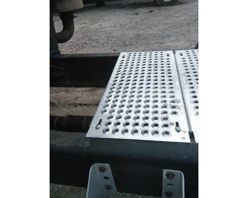 INTERNATIONAL PROSTAR 113 DECK (CATWALK) STEP