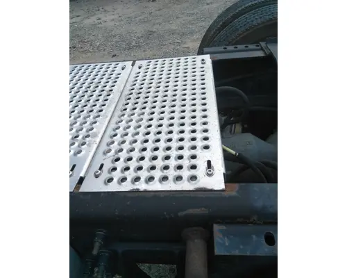 INTERNATIONAL PROSTAR 113 DECK (CATWALK) STEP