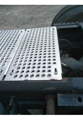 INTERNATIONAL PROSTAR 113 DECK (CATWALK) STEP