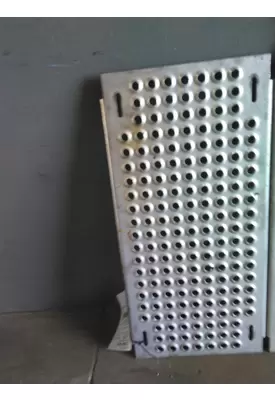 INTERNATIONAL PROSTAR 113 DECK (CATWALK) STEP