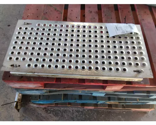 INTERNATIONAL PROSTAR 113 DECK (CATWALK) STEP
