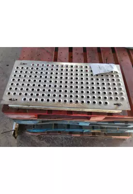INTERNATIONAL PROSTAR 113 DECK (CATWALK) STEP