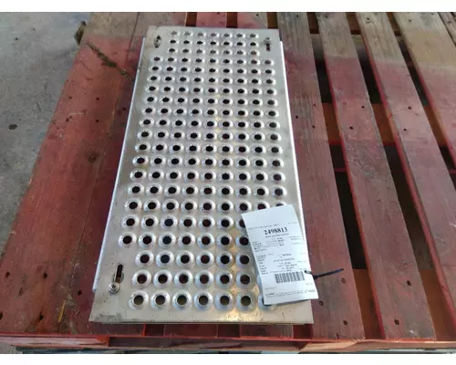 INTERNATIONAL PROSTAR 113 DECK (CATWALK) STEP