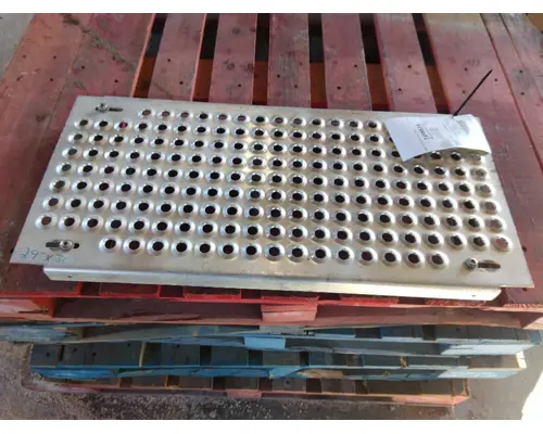 INTERNATIONAL PROSTAR 113 DECK (CATWALK) STEP
