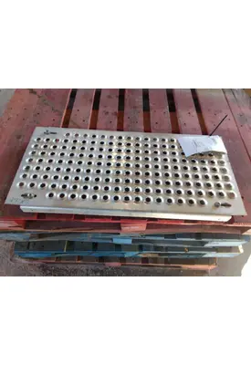 INTERNATIONAL PROSTAR 113 DECK (CATWALK) STEP