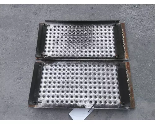 INTERNATIONAL PROSTAR 113 DECK (CATWALK) STEP